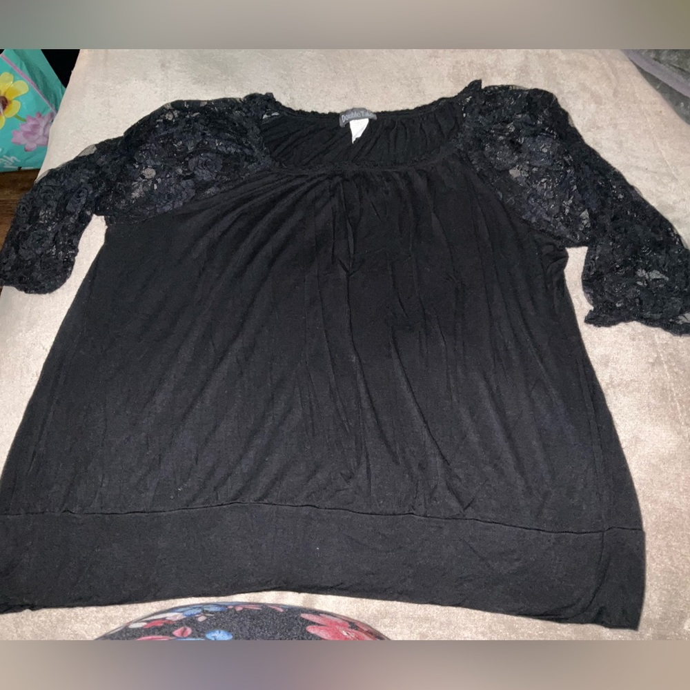 Shirt with lace sleeve